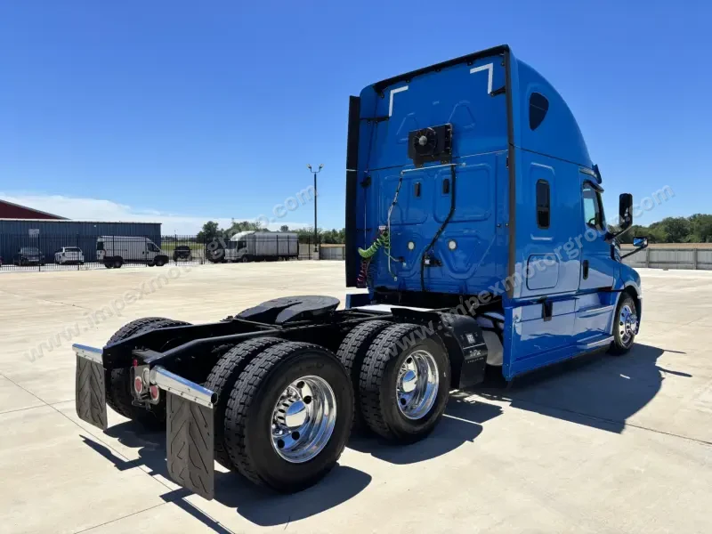 2020 Freightliner Cascadia 126 photo 3