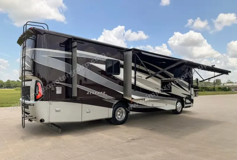2018 Tiffin Allegro Red 33AA photo 38