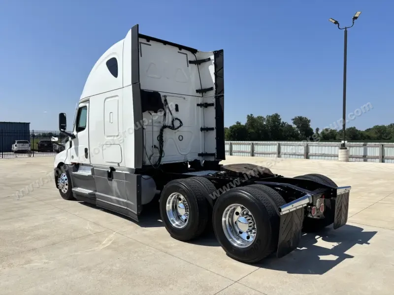 2021 Freightliner CASCADIA 126  - 455 HP photo 3