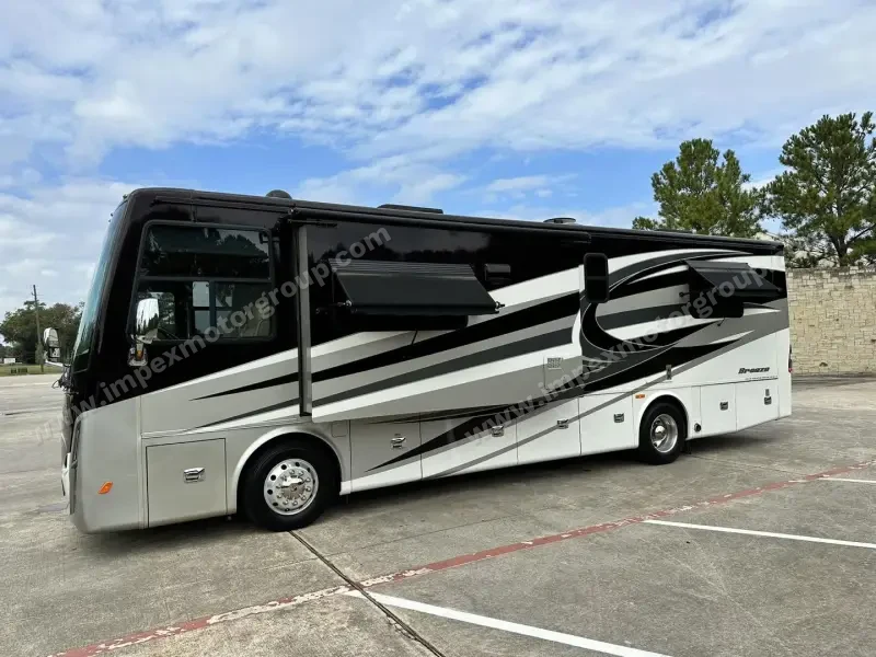 2017 Tiffin Allegro Breeze 32BR photo 5