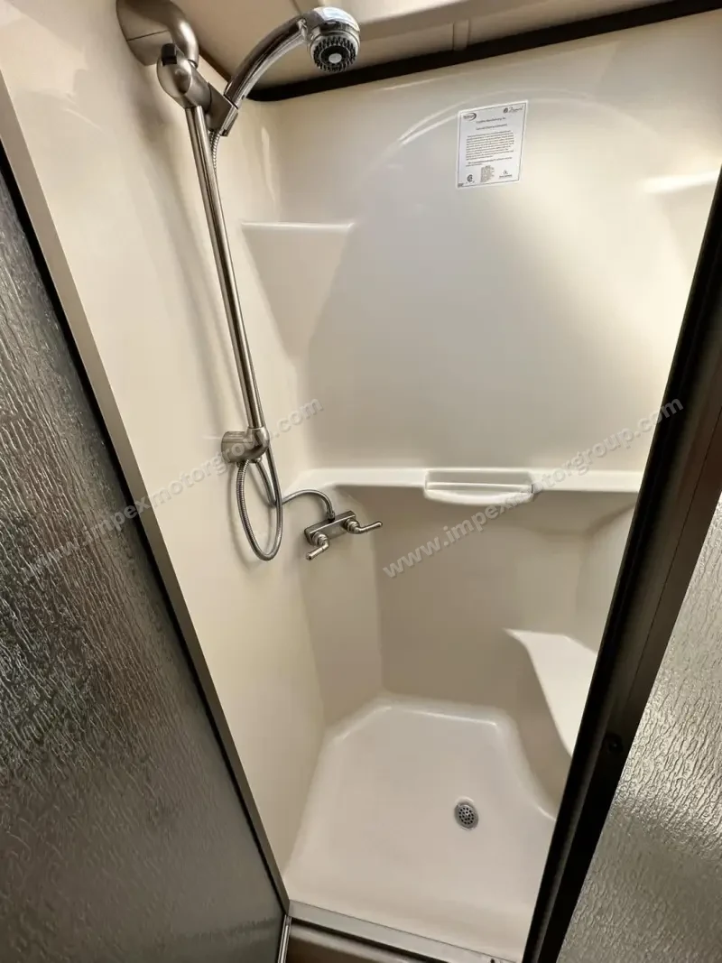 2017 Tiffin Allegro Breeze 32BR photo 44