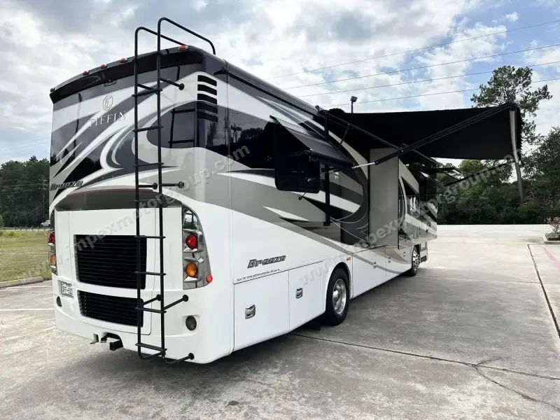 2017 Tiffin Allegro Breeze 32BR photo 10