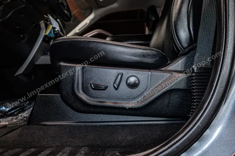 2020 Ford F-250 Super Duty Lariat photo 3