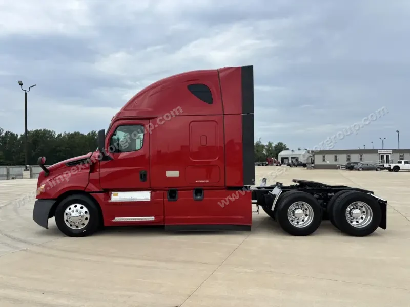 2020 Freightliner CASCADIA 126 Sleeper photo 2