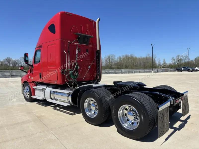 2020 Freightliner Cascadia 126 SLEEPER CAB photo 3