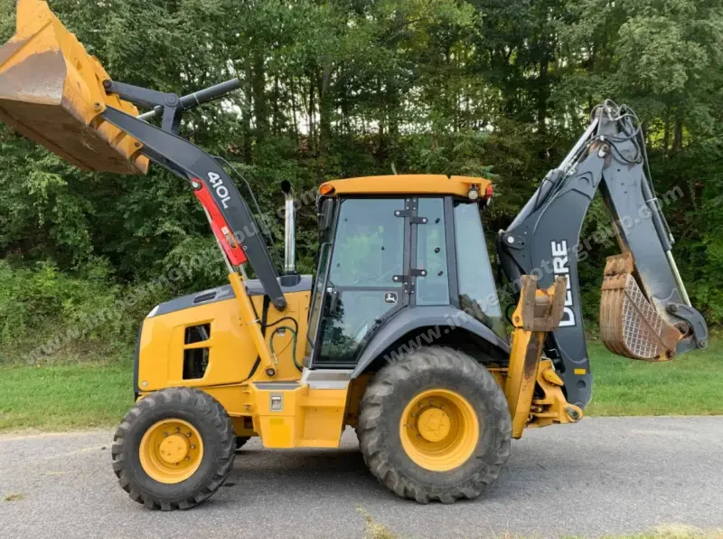 2017 John Deere 410L photo 3