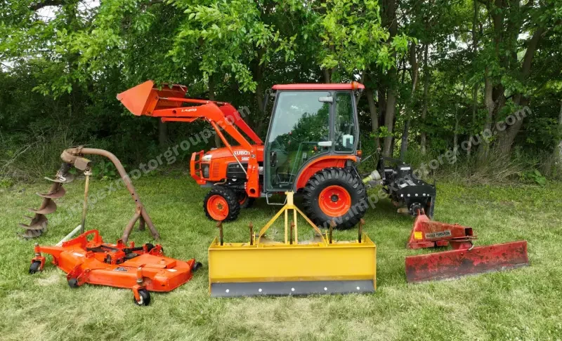 2009 Kubota B3030 4WD Tractor with Full Attachment Package photo 10