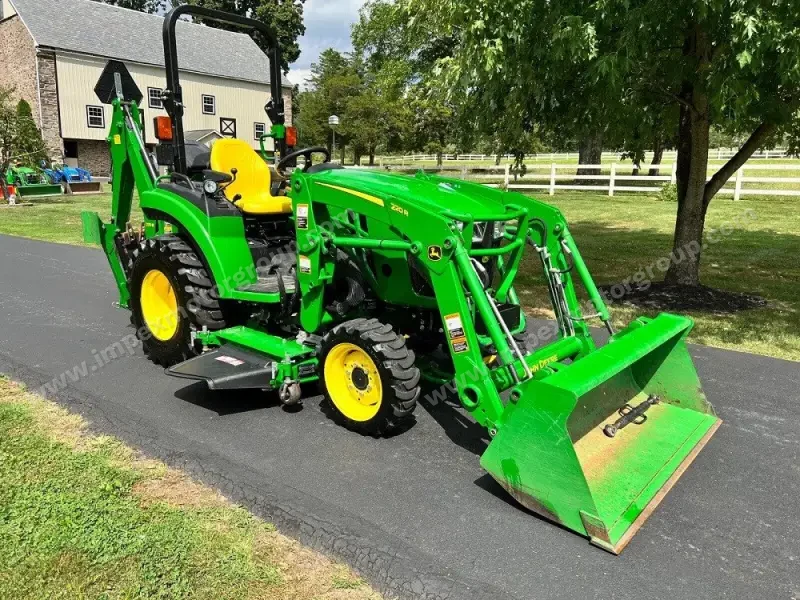 2018 John Deere 2032R photo 4