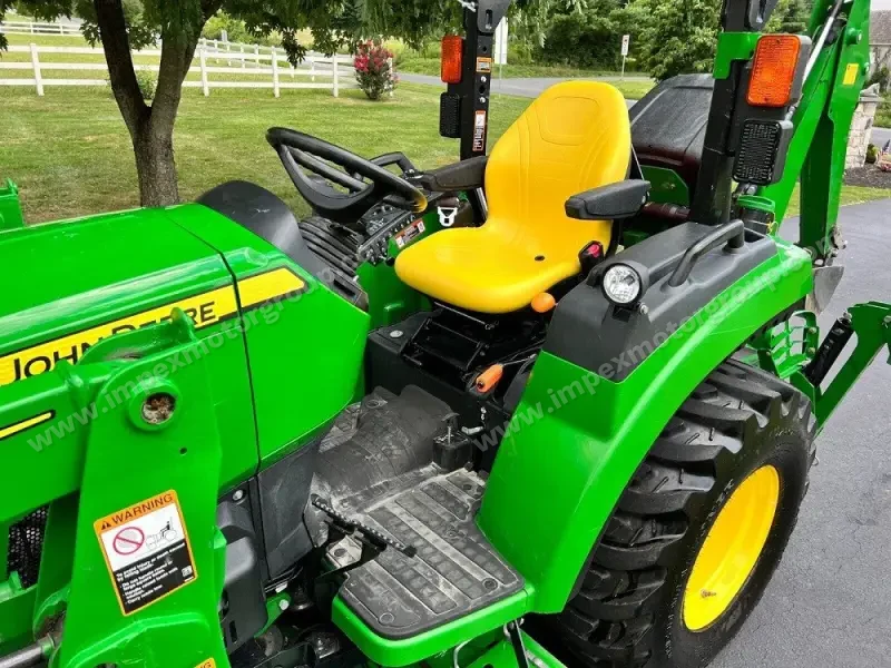 2018 John Deere 2032R photo 11