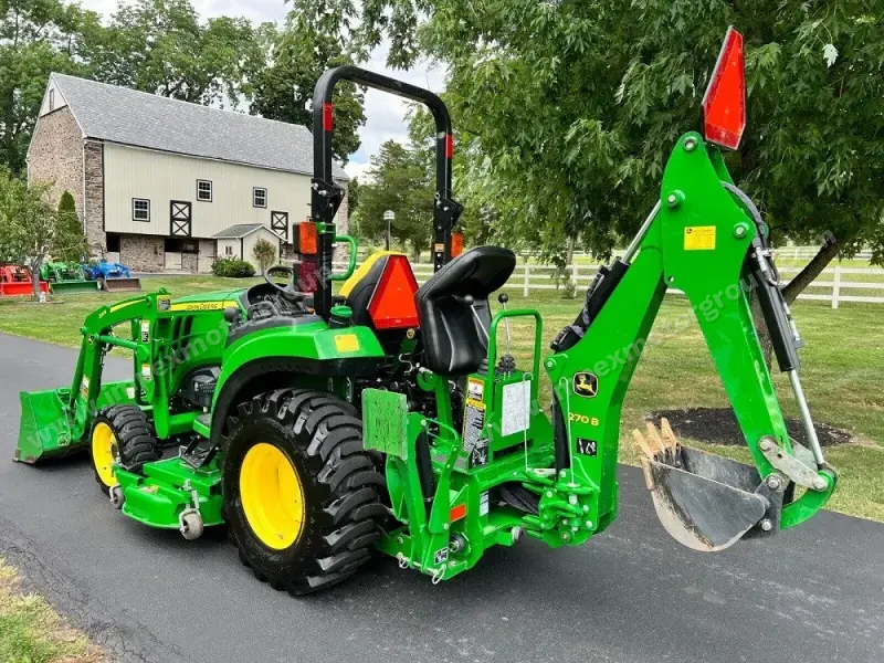 2018 John Deere 2032R photo 12