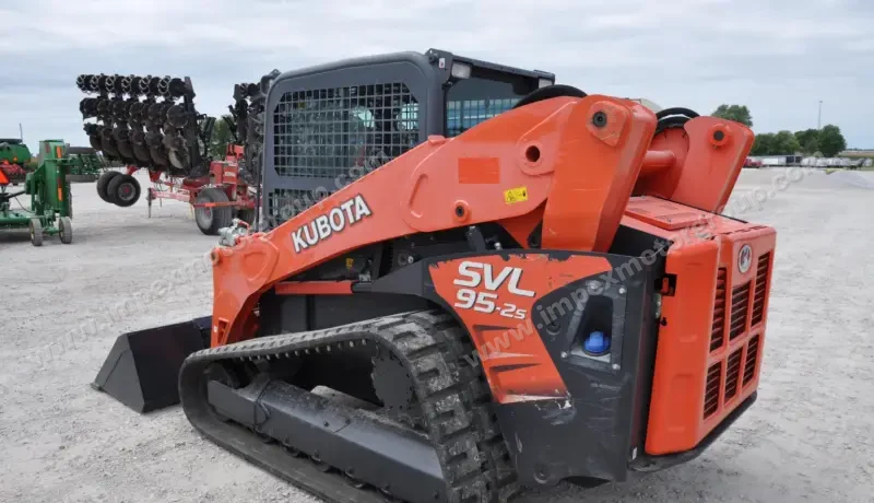 2017 Kubota SVL95-2S photo 8