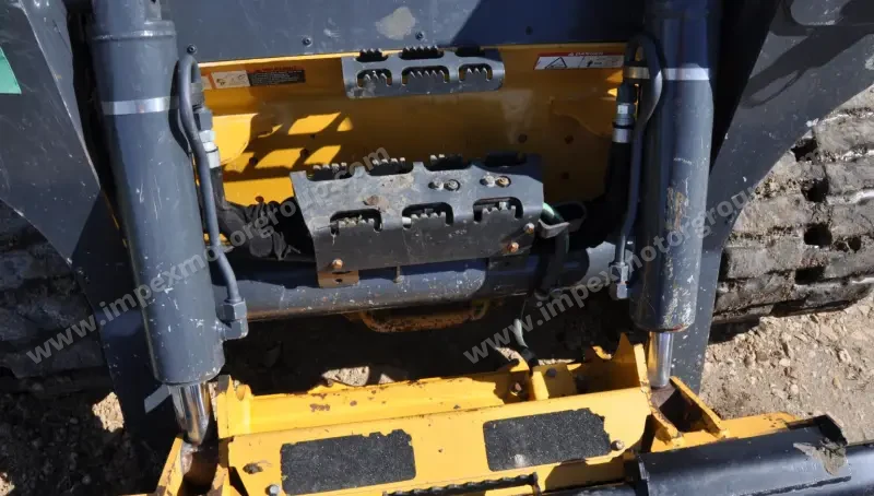 2018 John Deere 333G photo 14