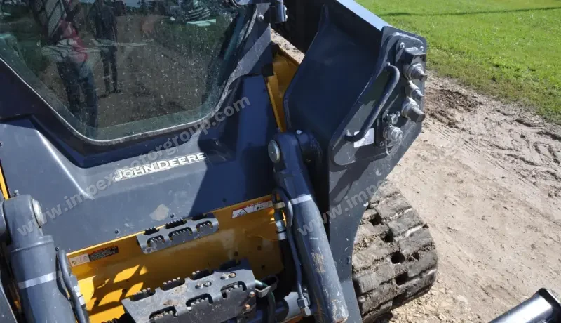 2018 John Deere 333G photo 13