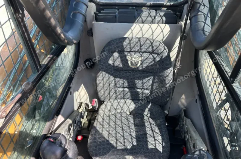 2019 Case TV370 photo 38