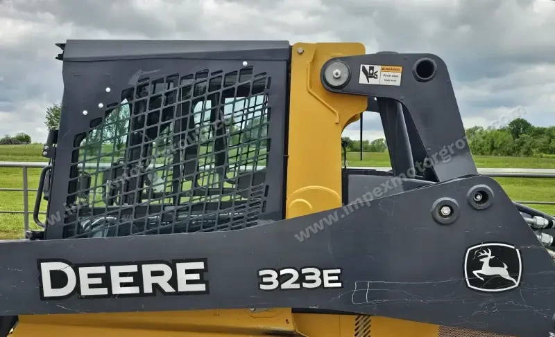 2016 John Deere 323E photo 8