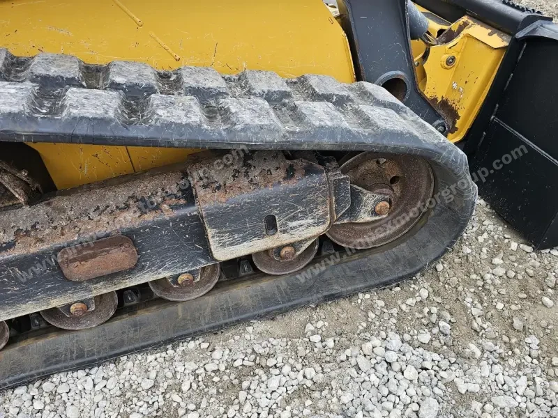 2016 John Deere 323E photo 26