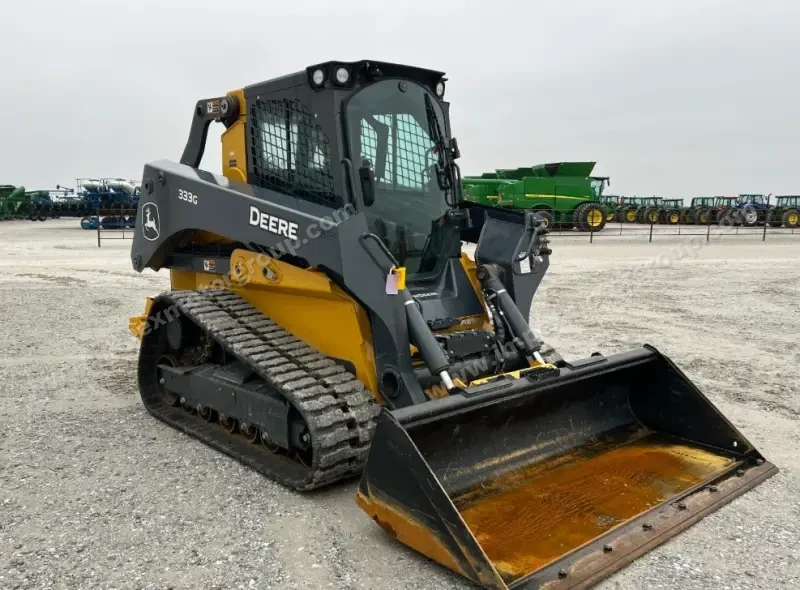 2016 John Deere 333G photo 4