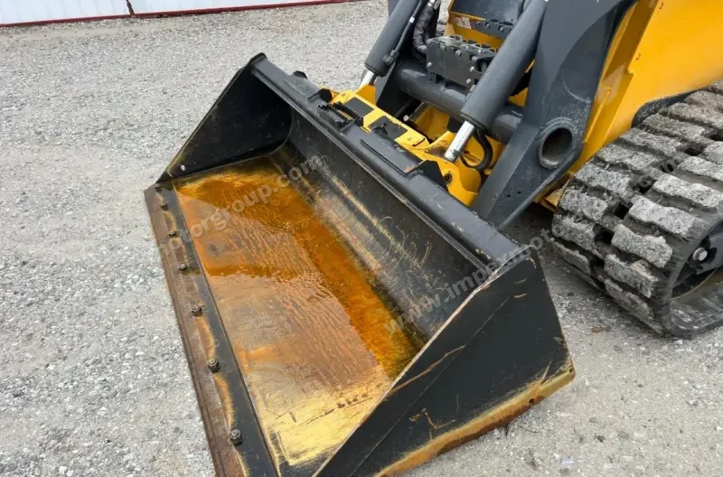 2016 John Deere 333G photo 10
