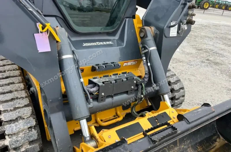 2016 John Deere 333G photo 15
