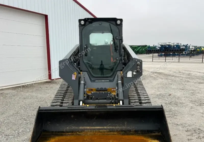 2016 John Deere 333G photo 3