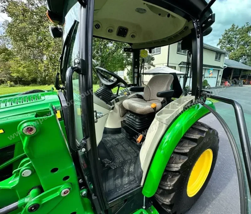 2020 John Deere 3039R photo 16