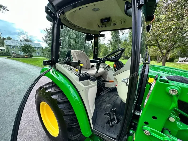 2020 John Deere 3039R photo 18