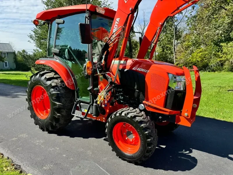 2019 Kubota Grand L4060 Tractor Cab photo 17