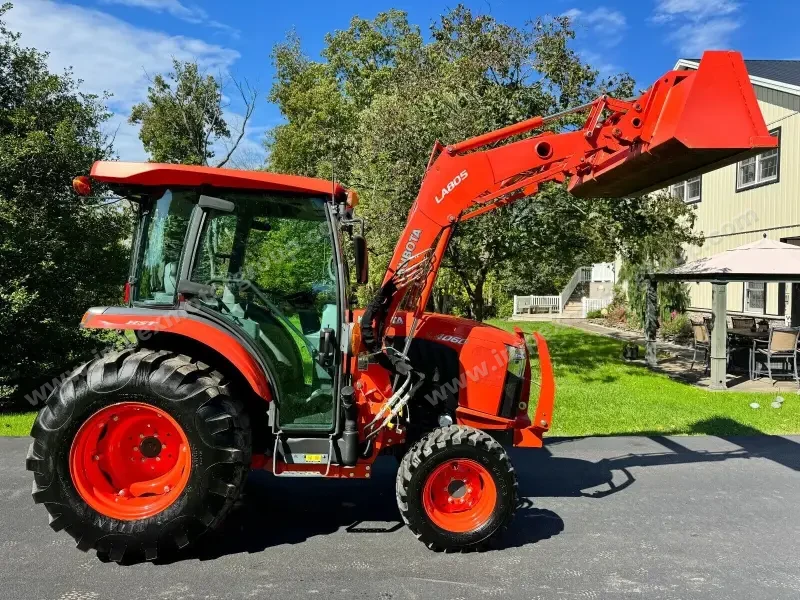 2019 Kubota Grand L4060 Tractor Cab photo 16