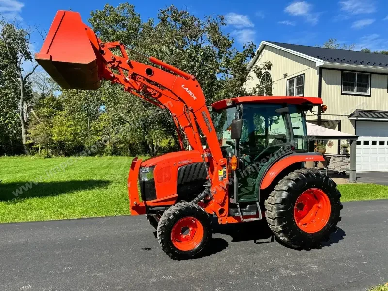2019 Kubota Grand L4060 Tractor Cab photo 9