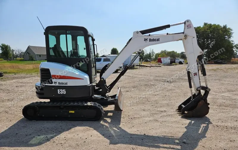 2016 Bobcat E35 Long Arm Mini Excavator | Construction photo 4