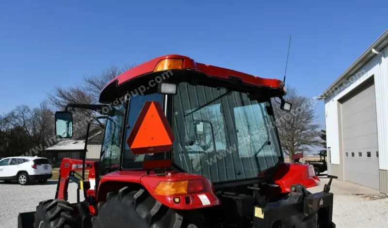 2009 Case IH Farmall 105U MFWD photo 25