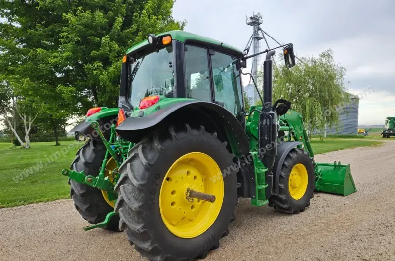 2017 John Deere 6130M MFWD photo 5