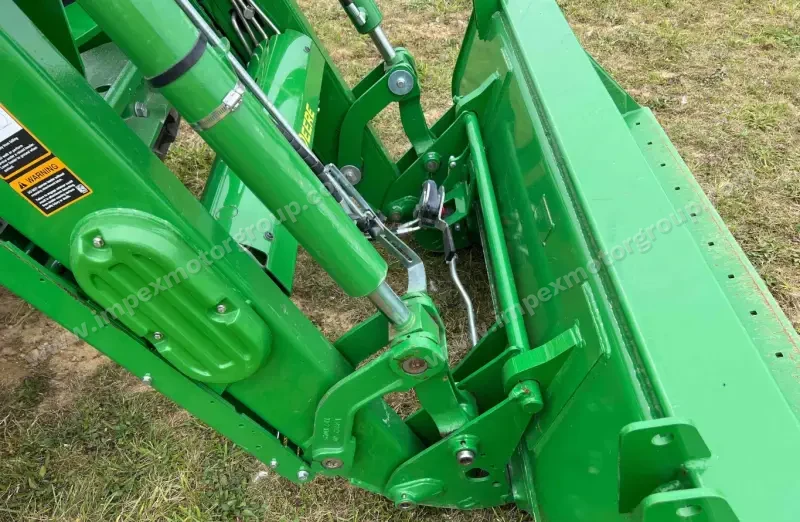 2020 John Deere 5125R MFWD photo 18