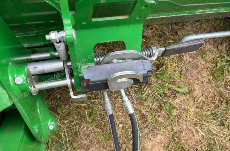 2020 John Deere 5125R MFWD photo 15