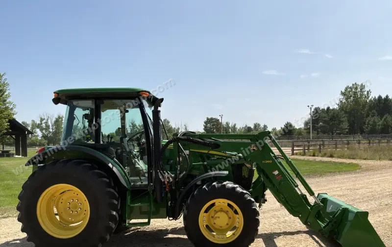 2016 John Deere 5100M MFWD Tractor W/H260 Loader & Bucket photo 4